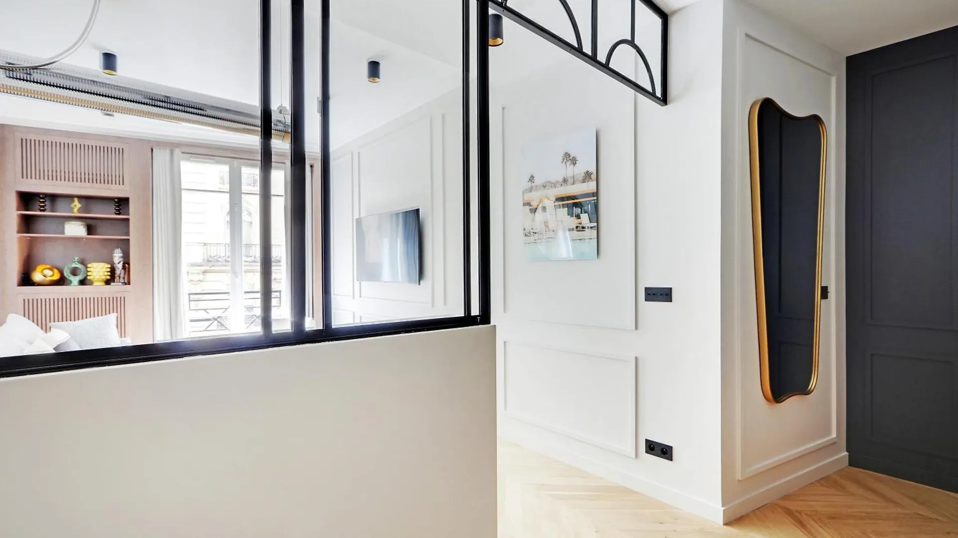 Pick A Flat's In Triangle D'or - Pierre 1er De Serbie